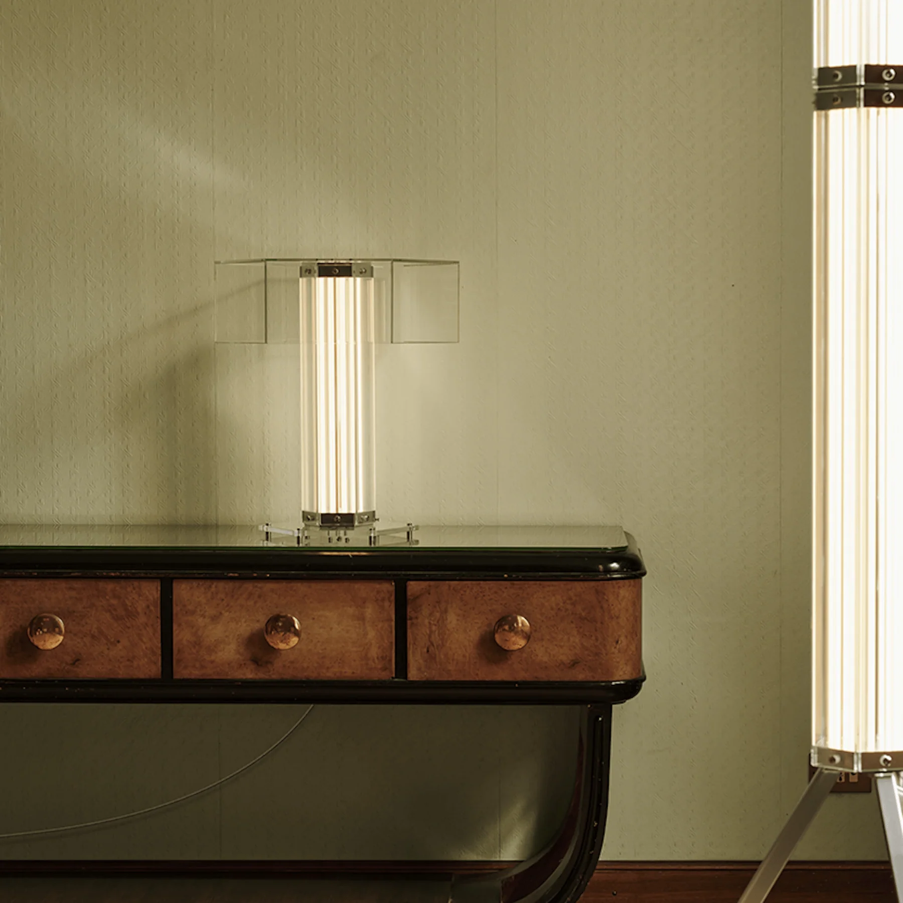 Super Wire Glass Table Lamp