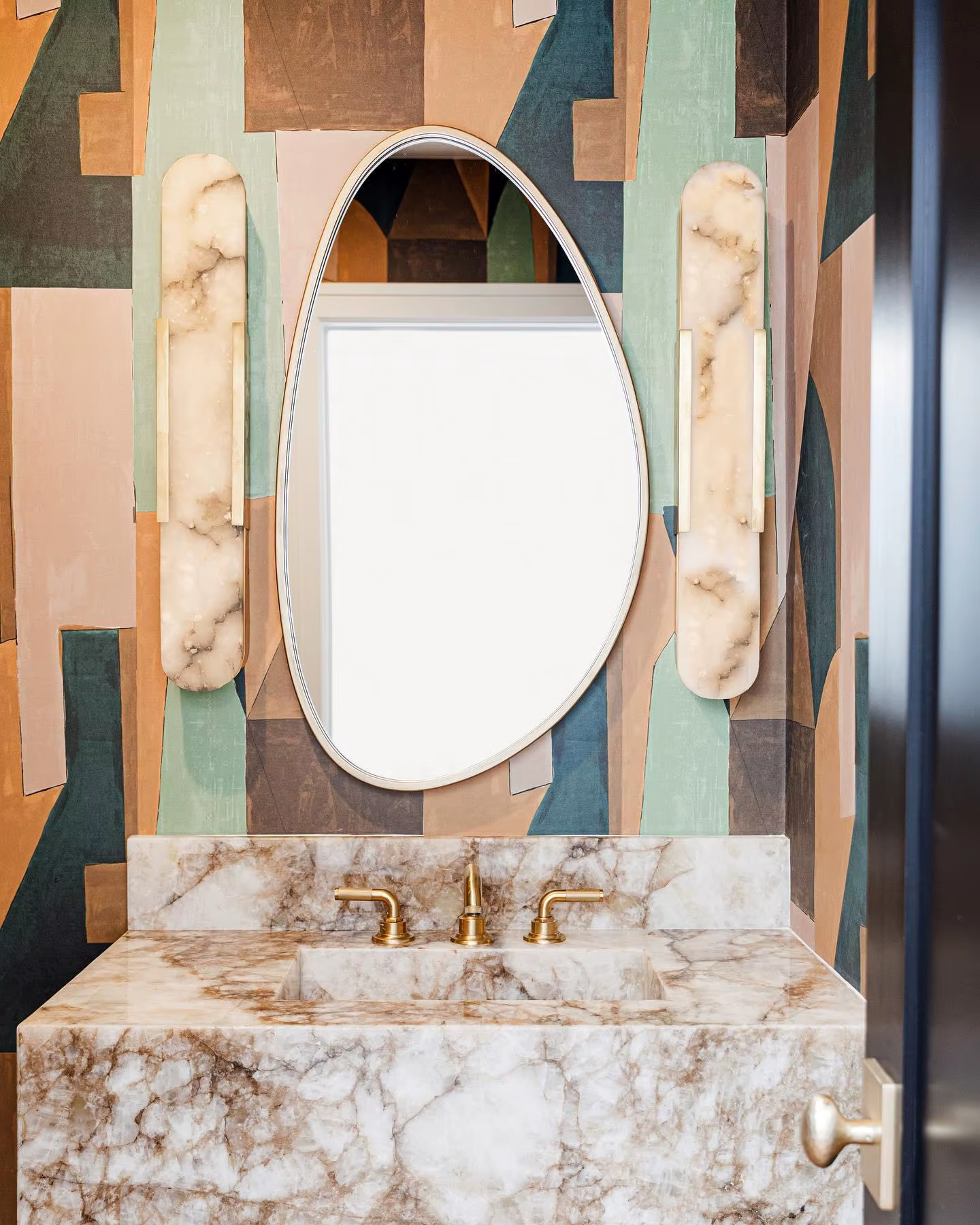 Stelo Alabaster Elongated Wall Sconce