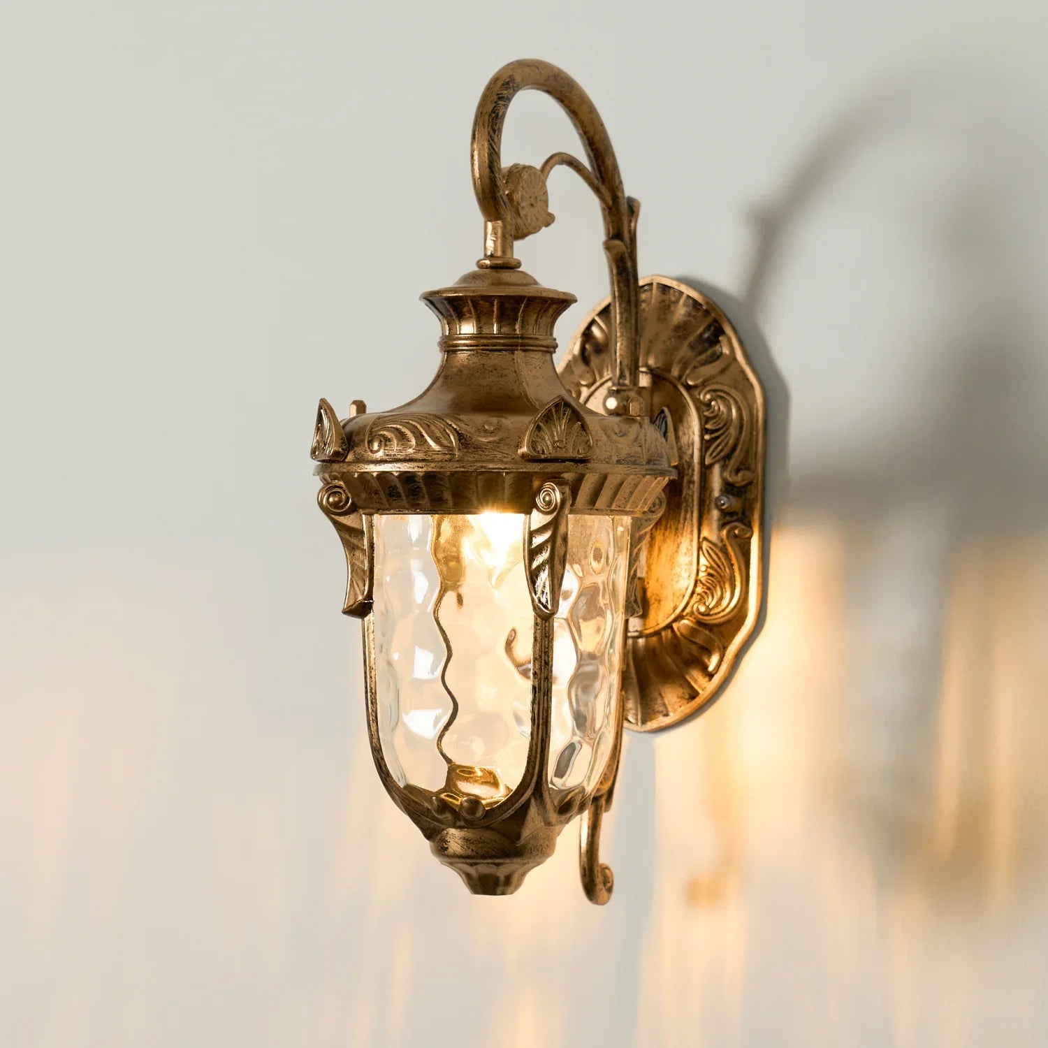 Heritage Outdoor Wall Lamp